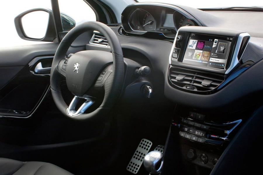 Peugeot 208 5-Door 2012 года  (фото 33 из 73)